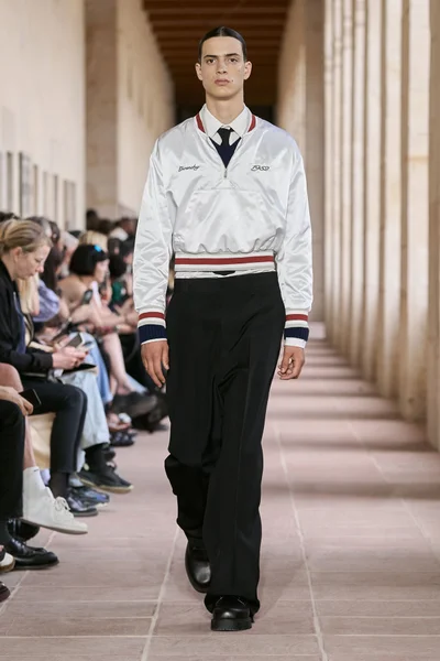 Look 10